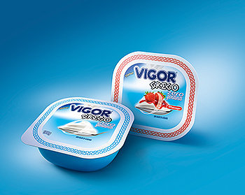 Um clássico iogurte grego contém cerca de 23 g de gordura