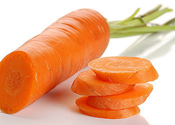 A cenoura é um vegetal rico em antioxidantes, betacaroteno e vitamina A.