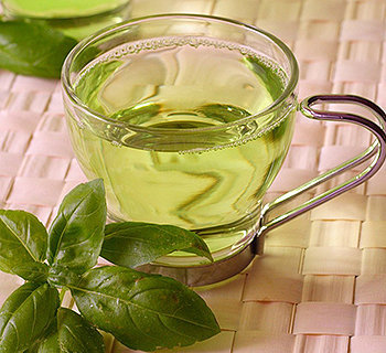O chá verde é carregado com antioxidantes e nutrientes que têm efeitos poderosos sobre o corpo