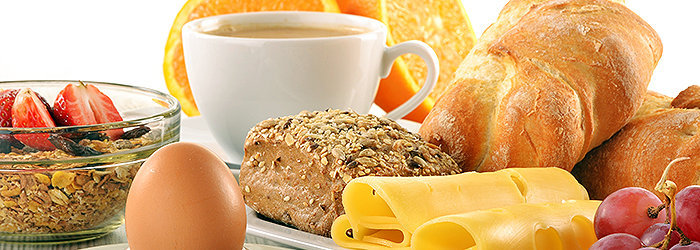 O café da manhã repõe a energia e os nutrientes “gastos” pelo organismo durante o sono.